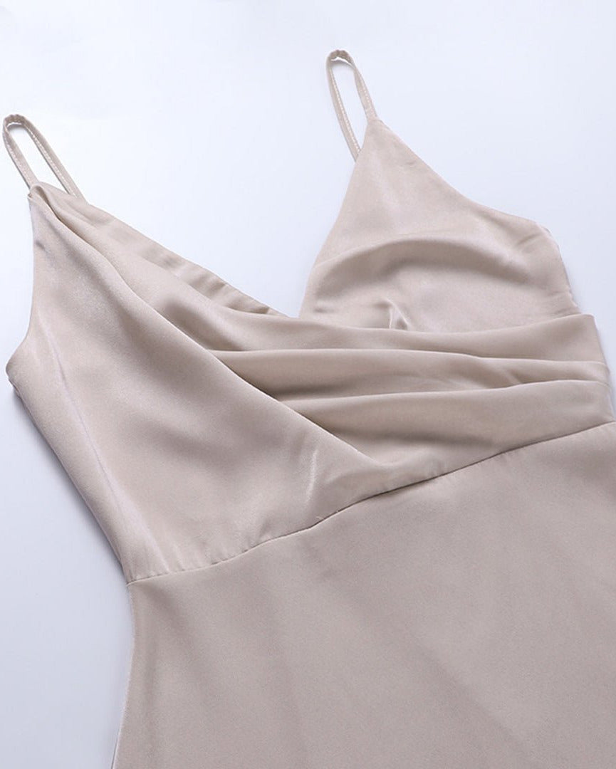Dolores Elegant Maxi Dress with a Sweetheart Neckline and Slit